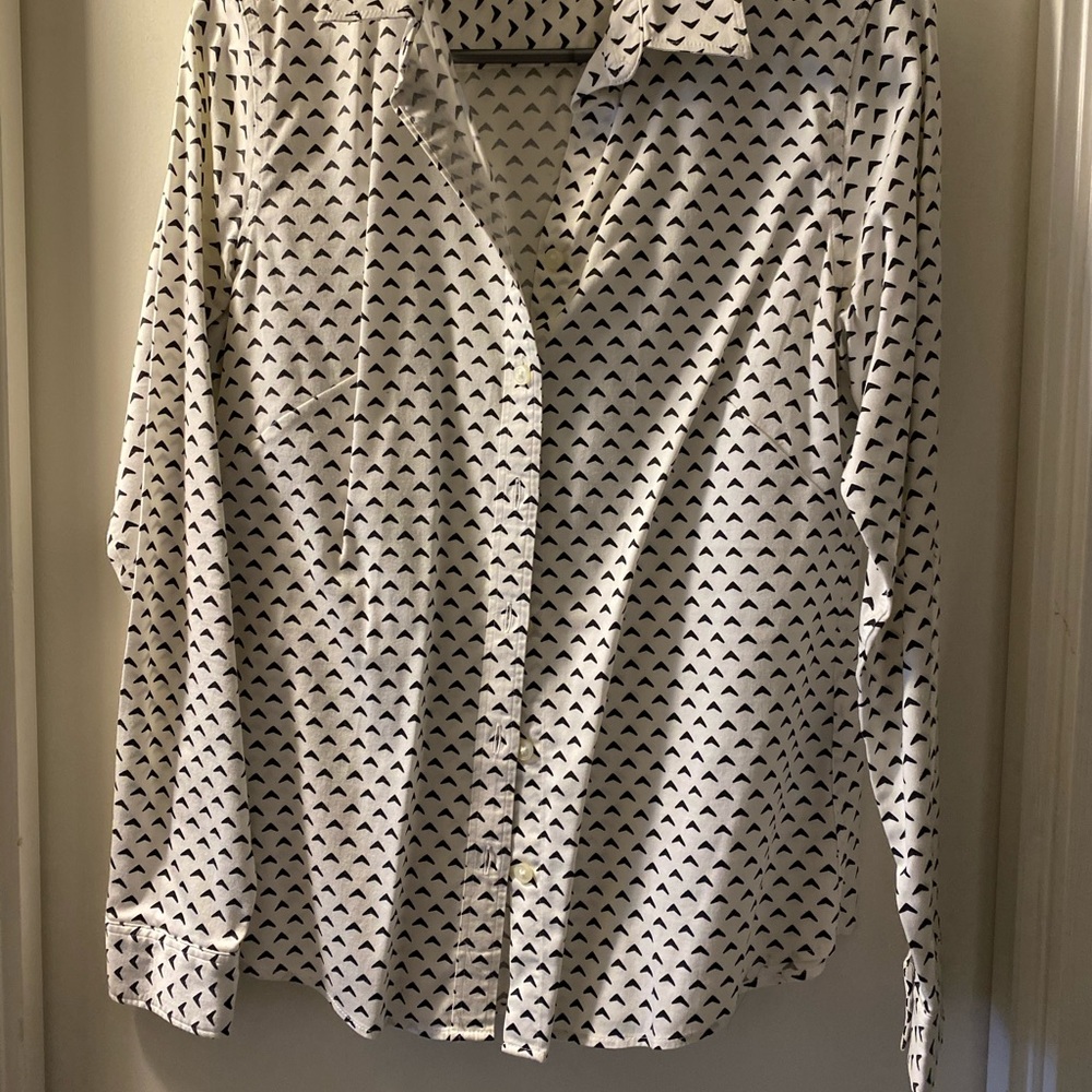 Banana Republic Tailored Non-Iron Shirt - Picture 2 of 4